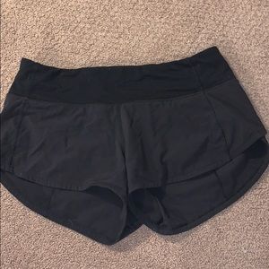 BLACK LULULEMON SHORTS////sz 2